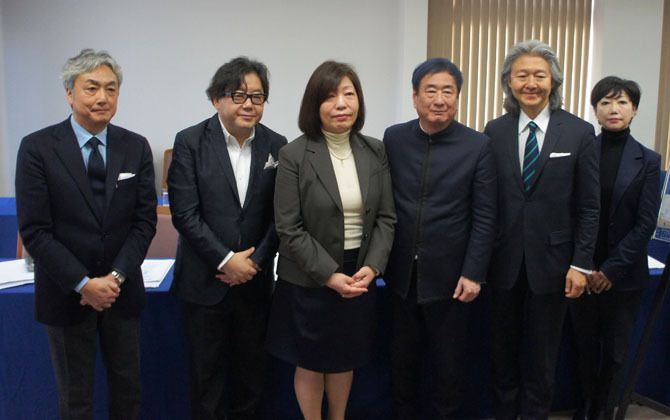 制作陣、左から/千住 博、秋元 康、林真理子、三枝成彰、大友直人、齋藤牧里(敬称略)
