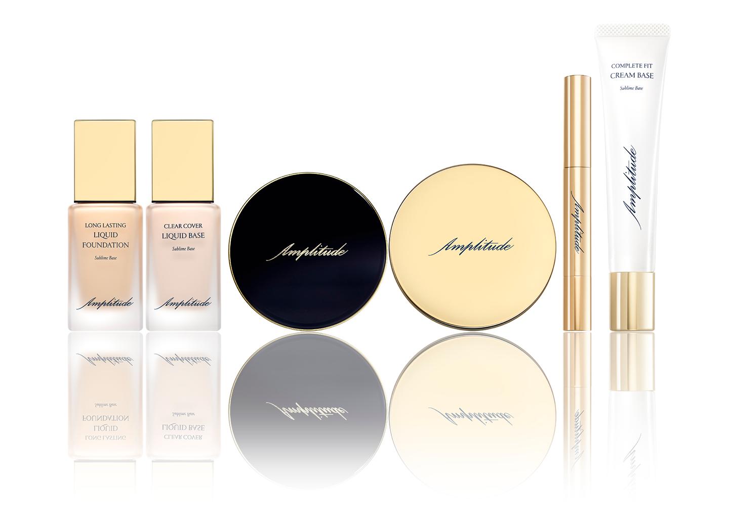 左から/Amplitude ロングラスティング リキッドファンデーション 全10色 SPF22/PA++ 30ml ¥9,000、同 クリアカバー リキッドベース 30ml ¥7,500、同 トランスルーセント エマルジョンファンデーション 全10色 SPF22/PA++ セット価格¥11,000、同 フィニッシュ ルースパウダー 全2色 ¥6,500、同 リキッドコンシーラー 全4色 ¥5,500、同 コンプリートフィット クリームベース 32g ¥7,000