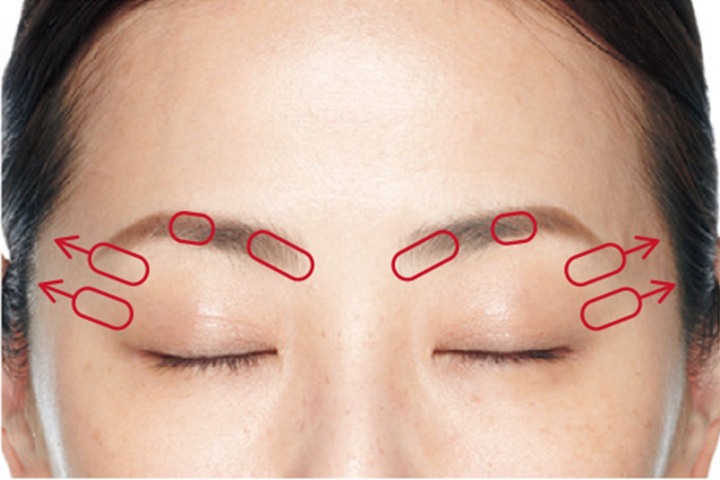 圧をかける場所は、眉頭の下、眉毛の真ん中、眉尻側の計4か所。眉尻側は、つり目になるように。
