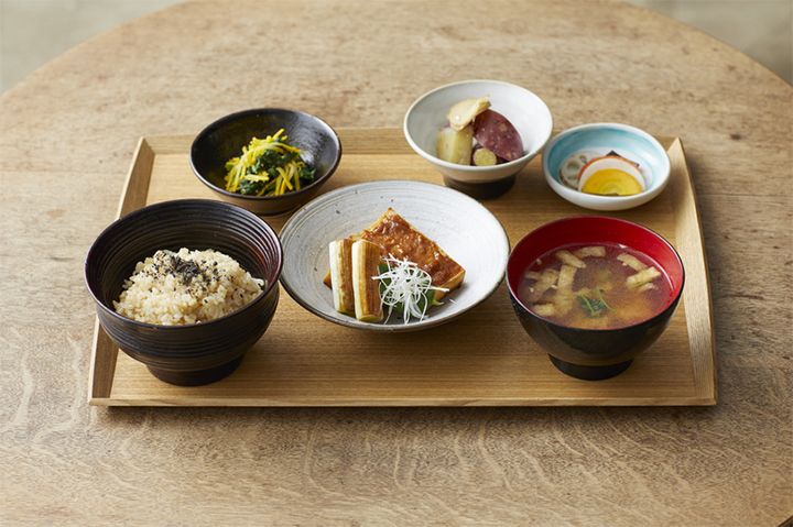 『一汁三菜』 ¥1,700 ※土日祝はプラス¥500(季節の前菜付き)