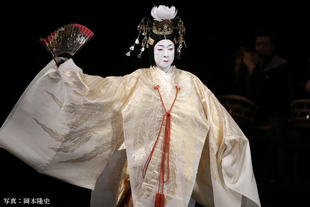 『幽玄』より「羽衣」のワンシーン。