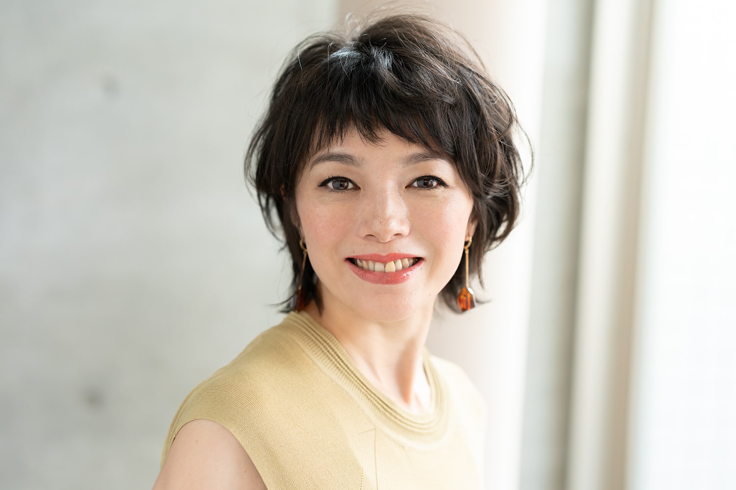 ふわっと動く毛束に短めの前髪が似合う!大人の優雅なマッシュショート