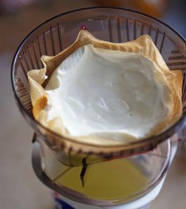 コーヒーフィルターで水切り