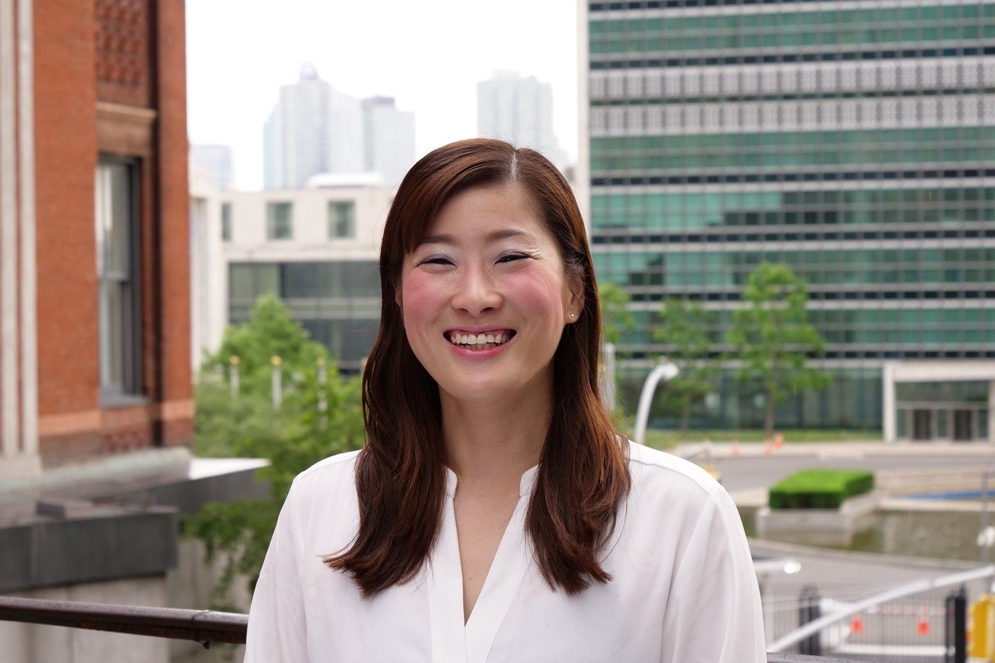 株式会社ヴィエリスSEO佐伯真唯子さんが笑顔の写真