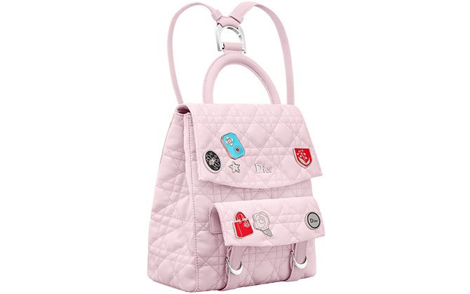 スターダスト スモール サイズ ソフト ピンク カナージュ ラムスキン ラッキーディオール バッヂ付き 23x19x11cm ¥220,000 (税抜・国内ではディオール銀座限定)