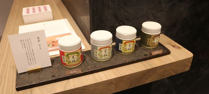 稽古に用いられるのは、茶論オリジナル抹茶の「薄茶・白」。苦味と甘味のバランスがほどよいスタンダード。