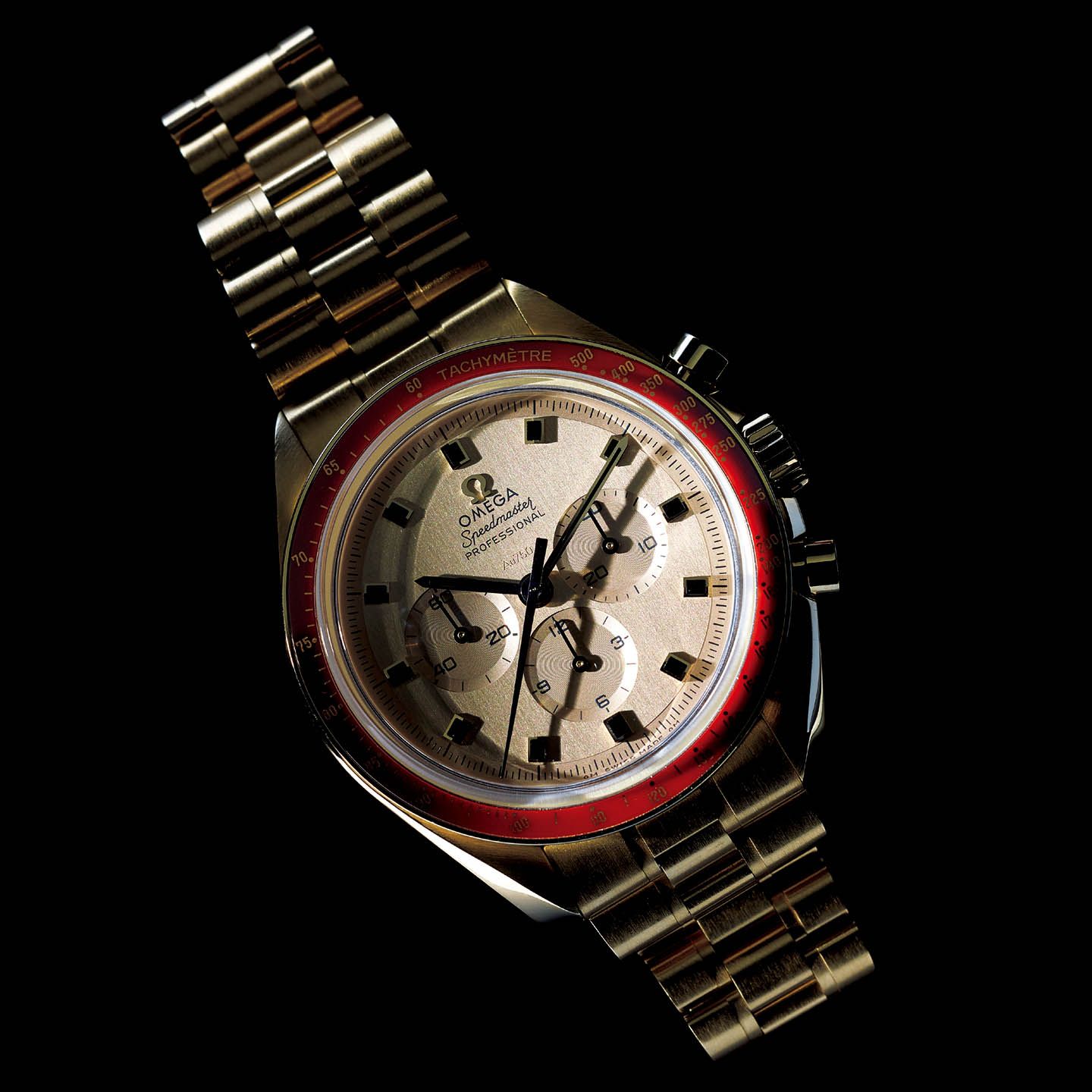 「スピードマスター アポロ11号 50周年記念 リミテッド エディション ムーンシャイン™ゴールド」●手巻き ●18Kムーンシャイン™ゴールドケース×18Kムーンシャイン™ストラップ ●ケース径/42mm ¥3,710,000(オメガお客様センター)