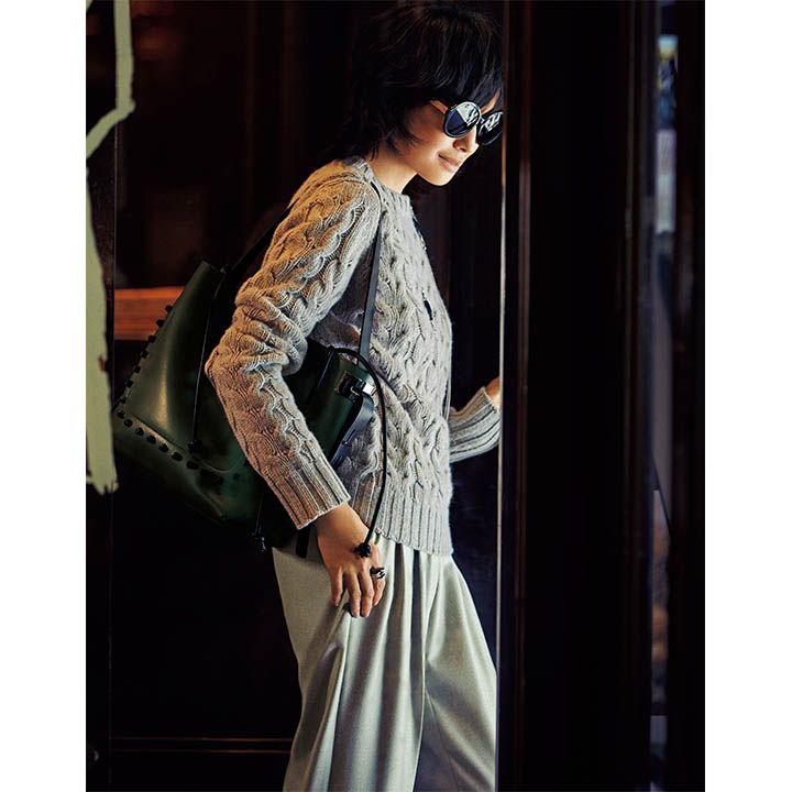 【5】カシミヤニット×グレージュパンツ