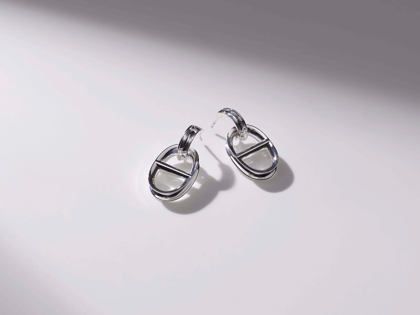 ピアス