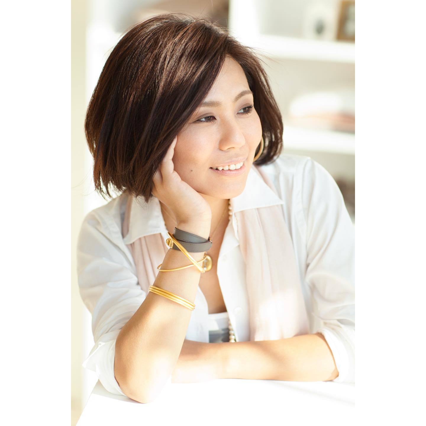 「ムートンのカジュアルな印象をリッチに見せてくれるのが、カール ドノヒューの魅力だと思います」と語る、スタイリストの望月さん。