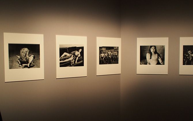 シャネル・ネクサス・ホール「荒木経惟×ギメ東洋美術館 Tombeau Tokyo」の展示