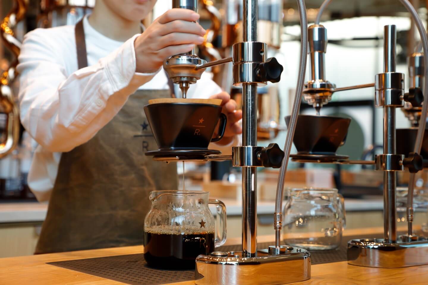 コーヒーを抽出している画像