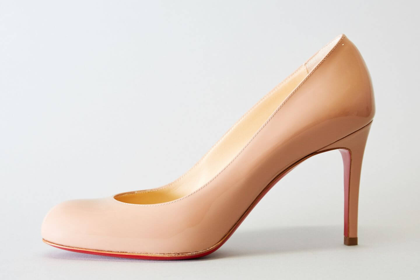 シューズ「Simple Pump」(8.5㎝) ¥76,000