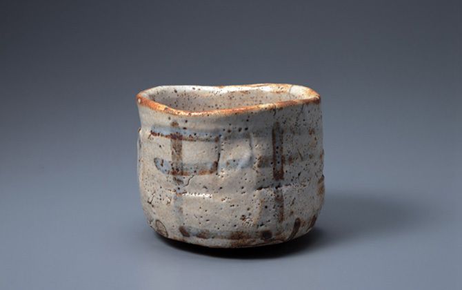 国宝 志野茶碗 (しのちゃわん)銘 卯花墻(うのはながき)【美濃 安土桃山時代・16~17世紀】 東京・三井記念美術館蔵