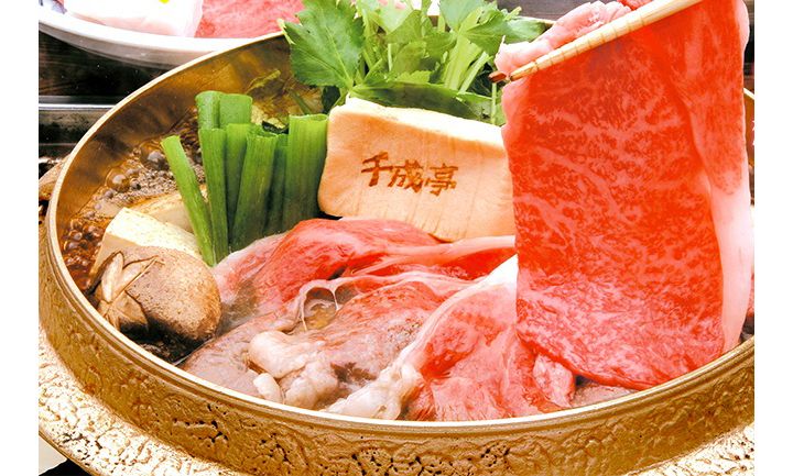 【4等級以上の未経産牝牛限定】近江牛肩ロースすき焼き500g|滋賀県近江八幡市