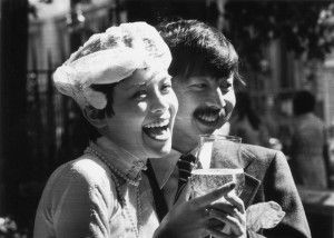22nd August 1973: Restauranteur Michael Chow with his new wife, American model Bettina Lutz, after marrying at Chelsea register office in London. (Photo by Evening Standard/Getty Images) ティナ・チャウとマイケル・チャウ