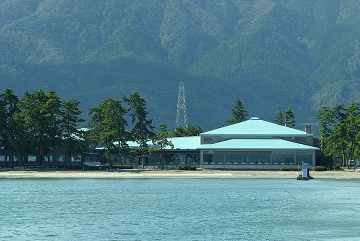 「奥琵琶湖マキノグランドパークホテル」外観