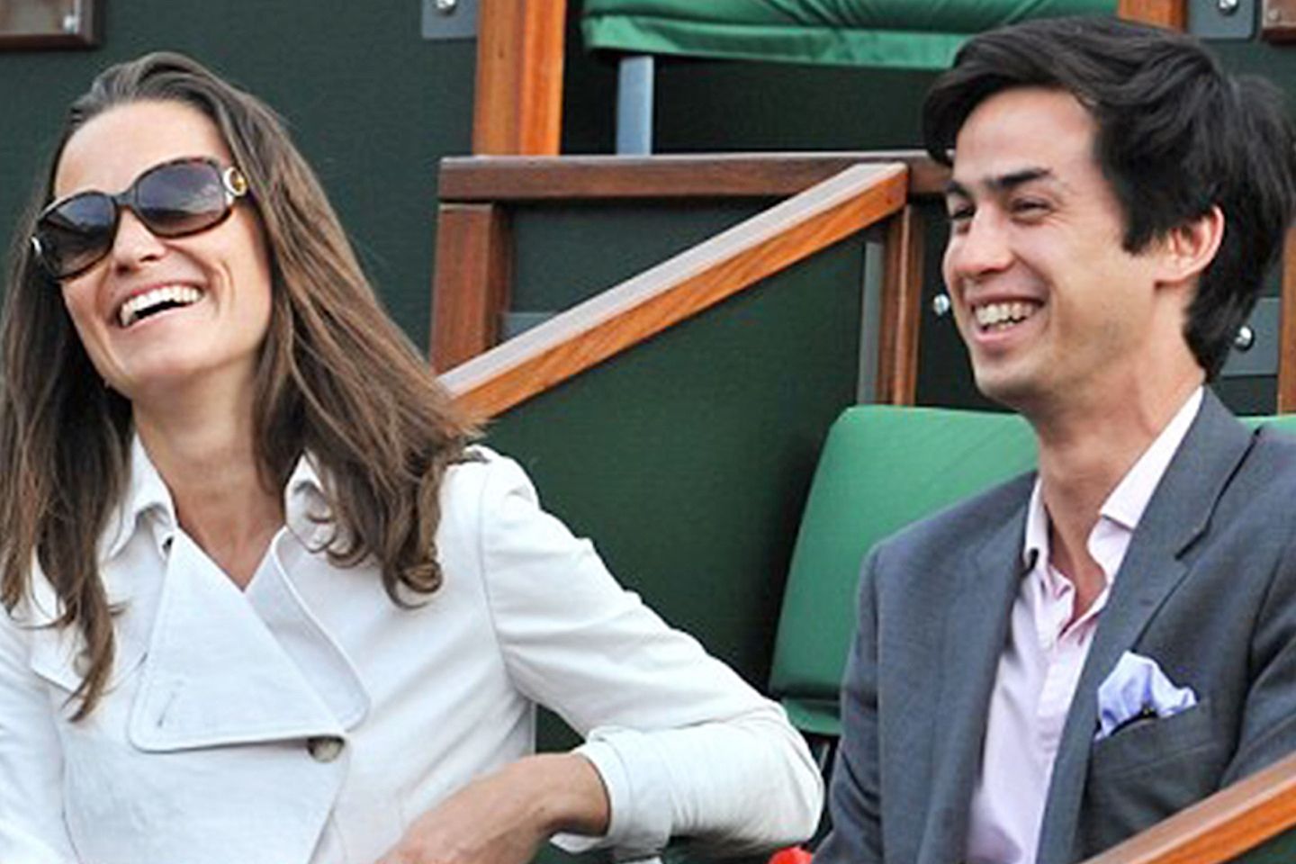 プライベートでも仲が良いデザイナーのフランソワ・ドゥ・シャステル氏(写真右)とピッパ・ミドルトンさん(写真左)