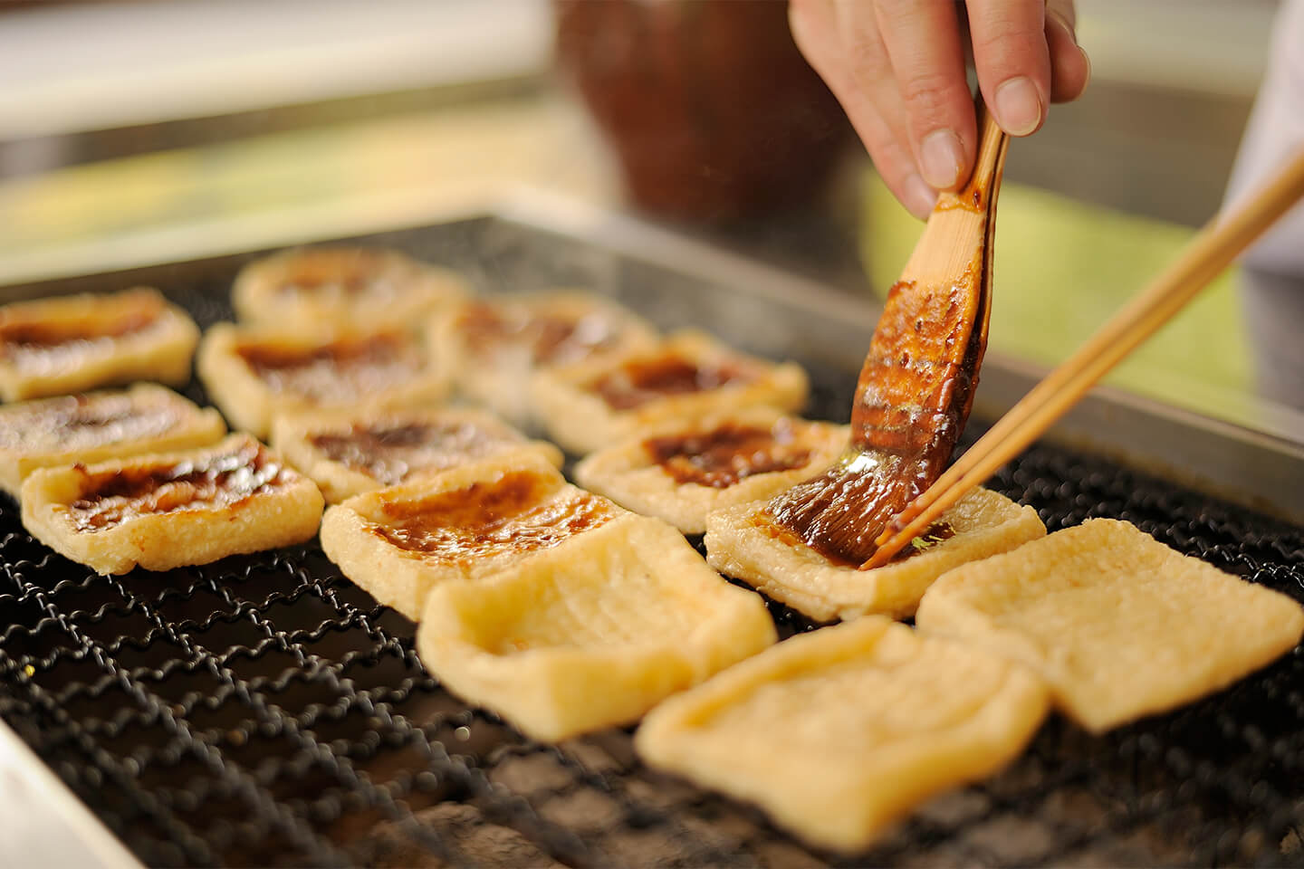味噌で焼いた油揚げ