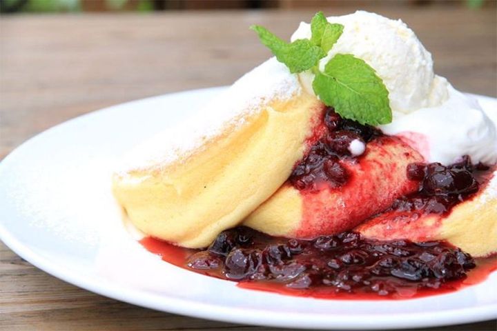 『濃厚チーズムースパンケーキベリーソースがけ』 ¥1,280