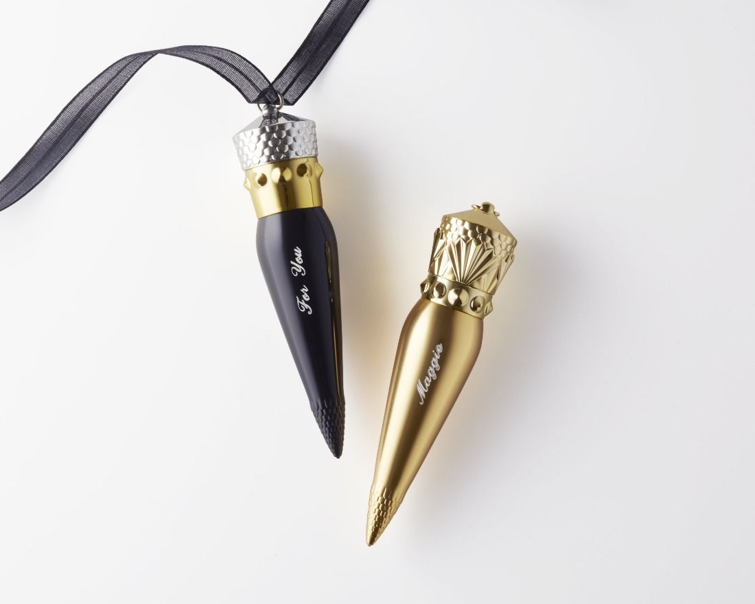 持つだけで気分が上がりそうなデザインがかわいいクリスチャン ルブタンのリップカラー ¥12,500。エングレイビングサービスがホワイトデーに合わせて店舗限定で実施される。期間はうめだ阪急9階催場で2月27日~3月5日まで、伊勢丹新宿店6階催物場で3月6日~3月11日まで。※同催事場購入限定のサービス