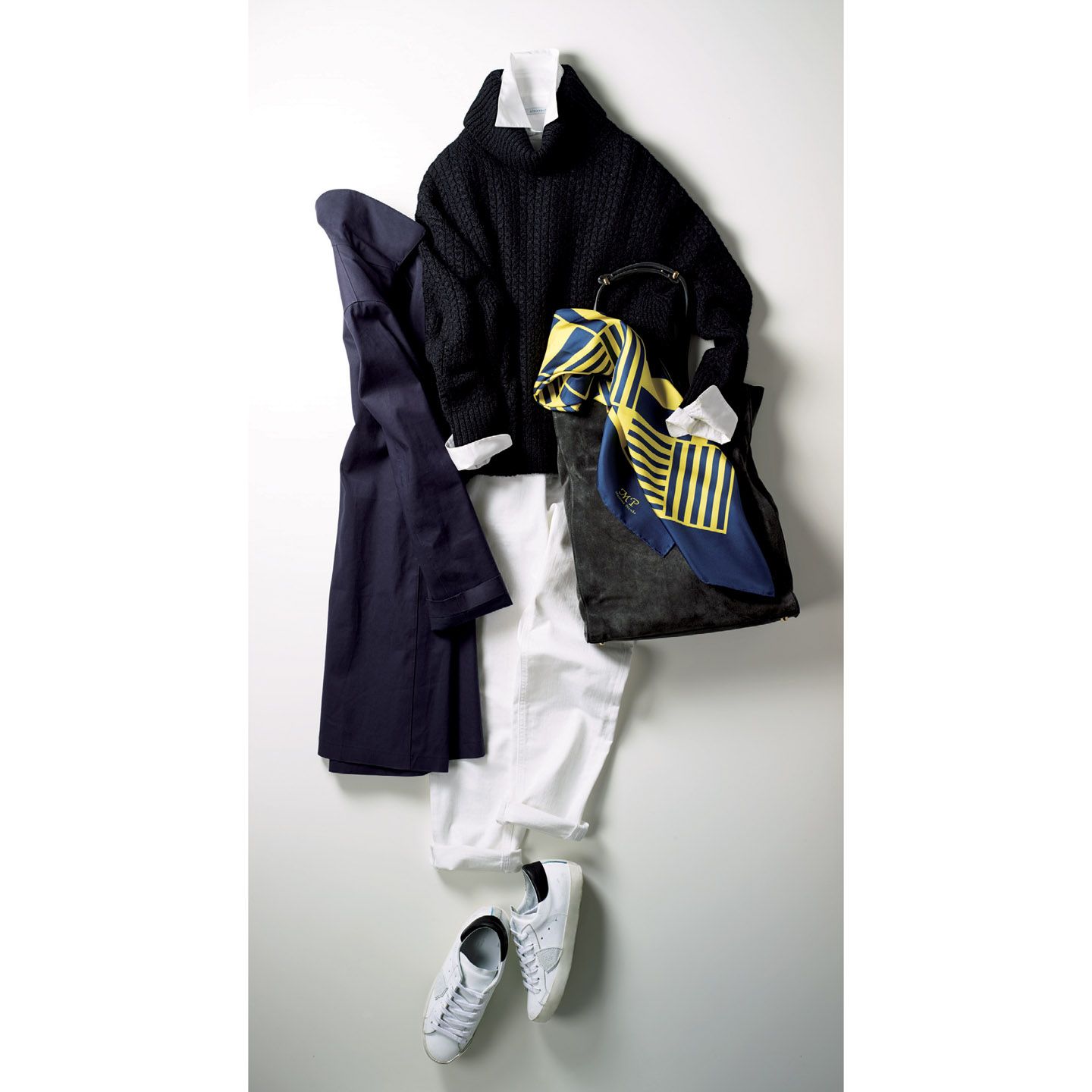 ニット(ADORE)、シャツ(ストラスブルゴ〈ストラスブルゴ〉)、パンツ(アマン〈ノティファイ〉)、コート(マッキントッシュ青山店)、スカーフ(ストラスブルゴ〈マッシモ ピォンボ〉)、バッグ(アノア〈リヴィアナ・コンティ〉)、靴(ラ・フォンタナ・マジョーレ 丸の内店) 撮影/小池紀行(パイルドライバー) BY :『Precious1月号』小学館、2015年