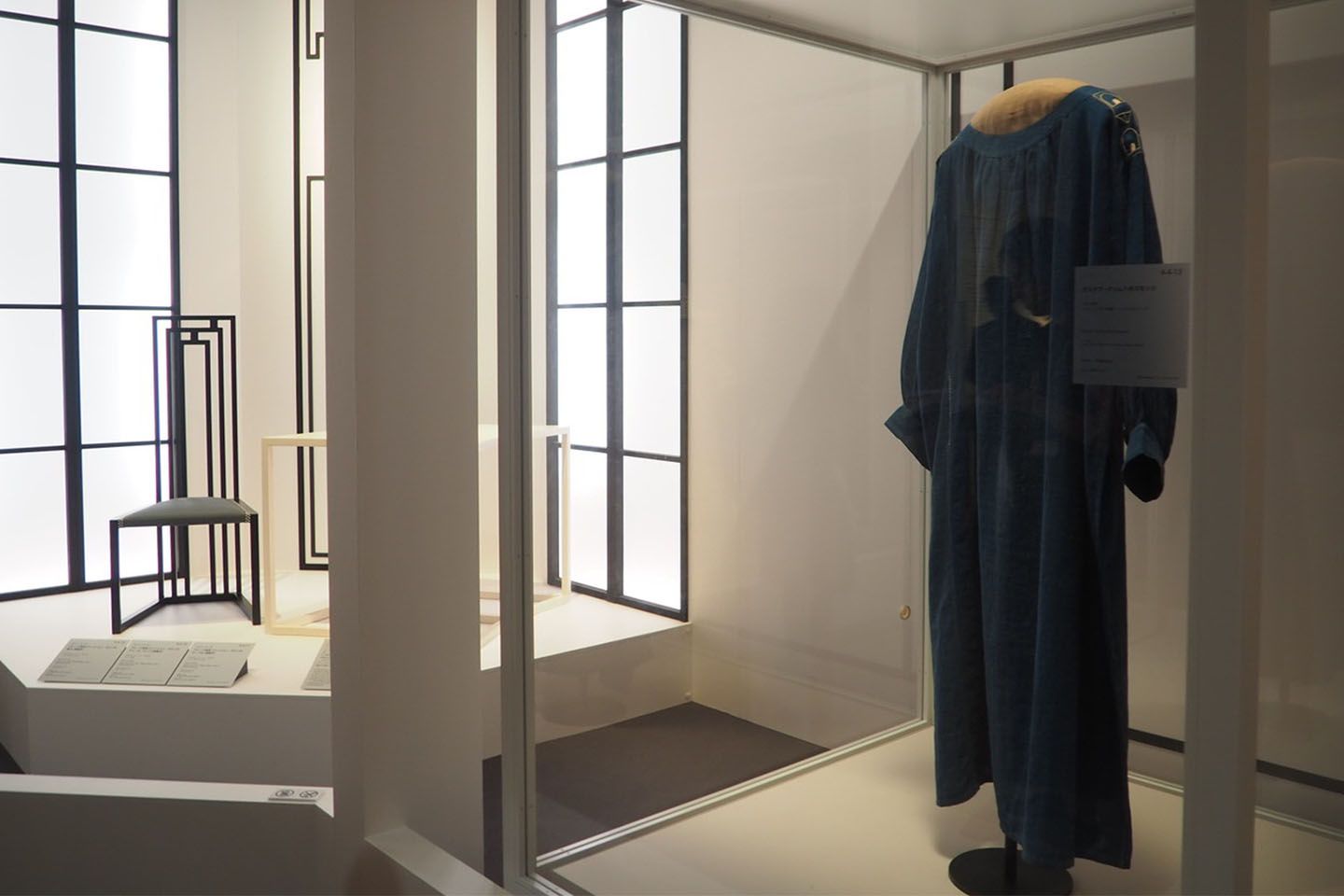 クリムトが実際に着用していたガウンも展示。