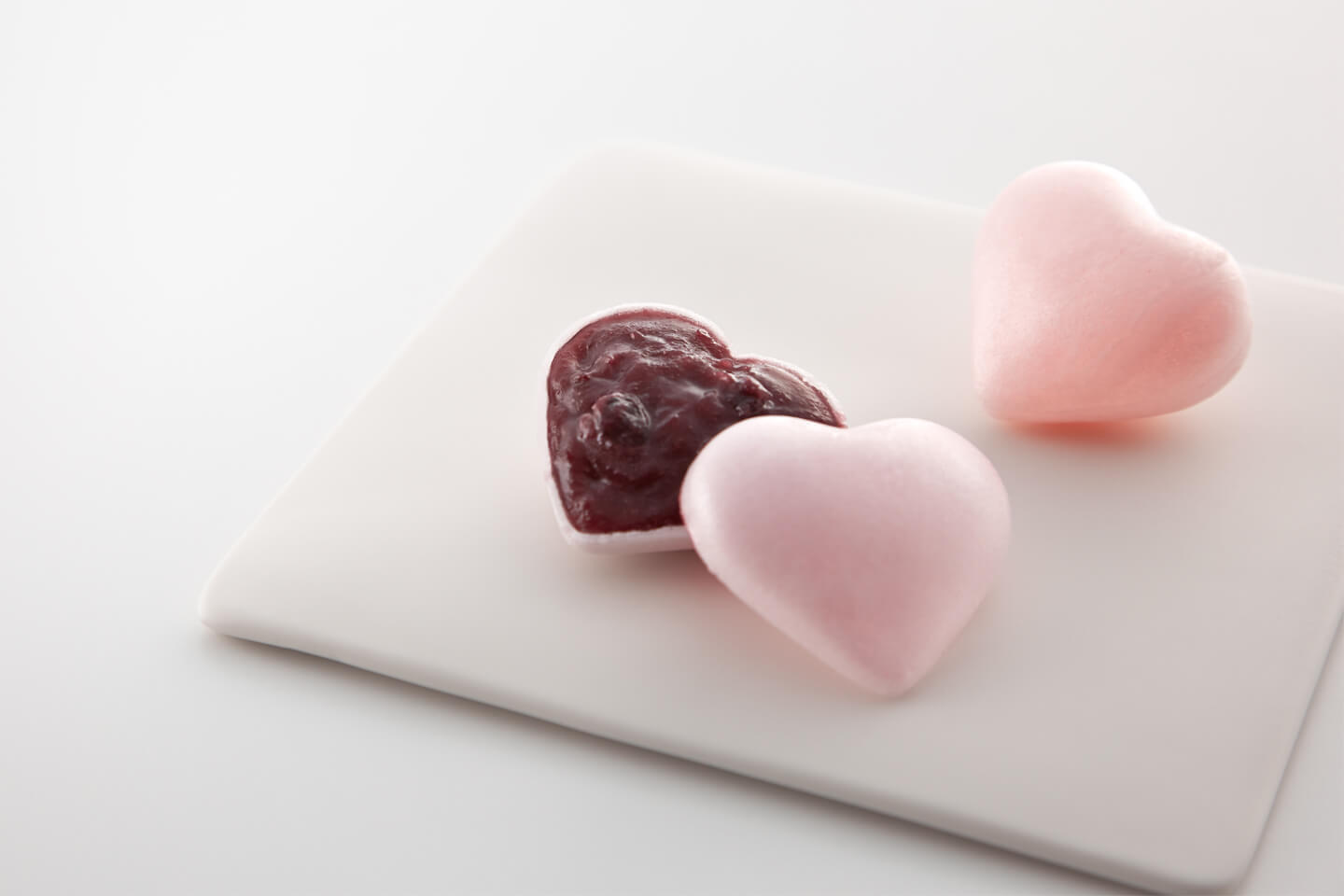 たねや「ハート」3個入り¥480(税抜)/販売期間:2月4日〜2月14日/販売店舗:全店および通販・オンラインショップ