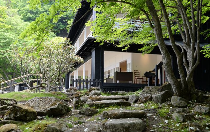 栃木県日光市、中禅寺湖畔にたたずむ旧英国大使館別荘
