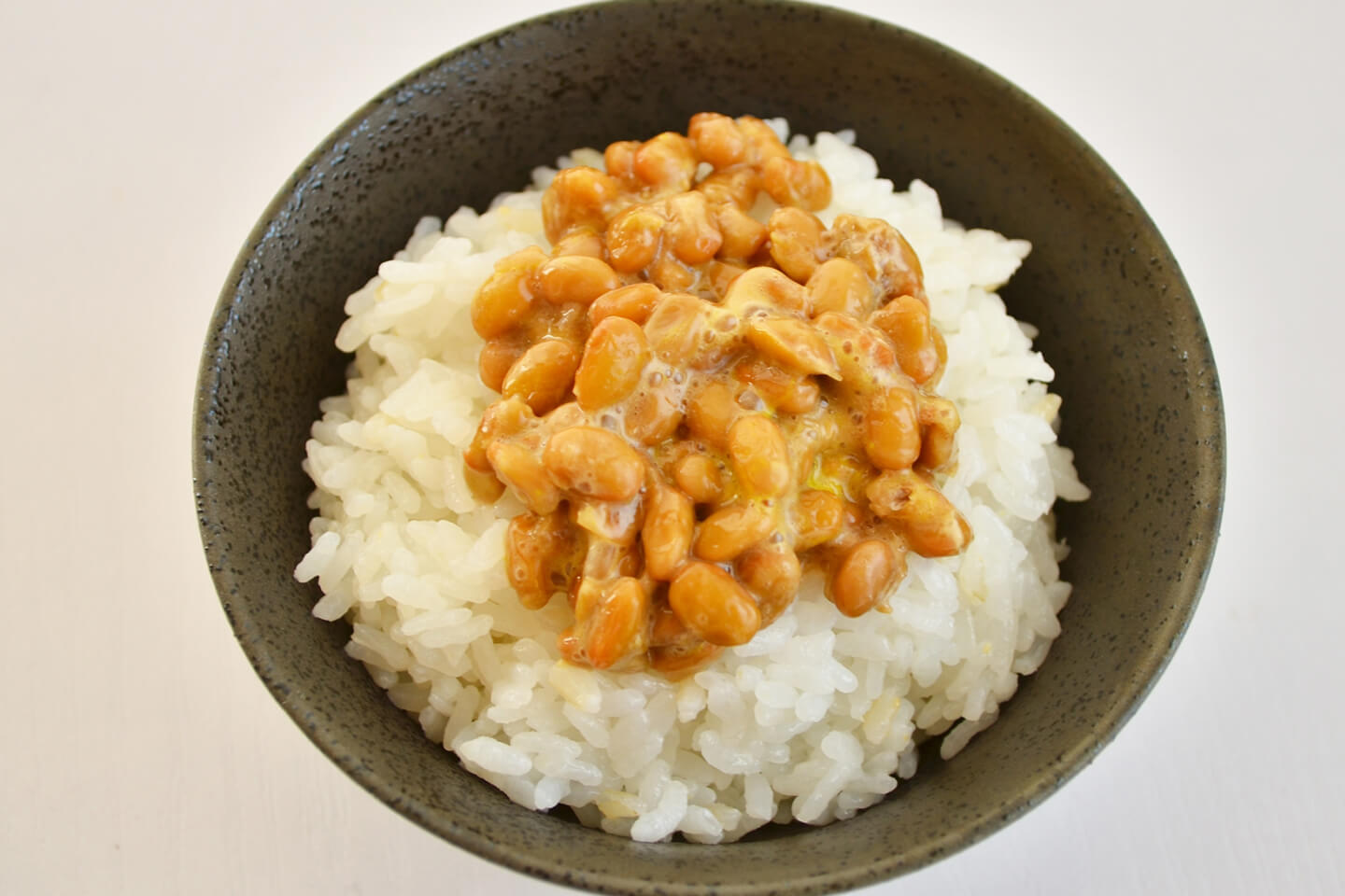 ご飯にかけた納豆