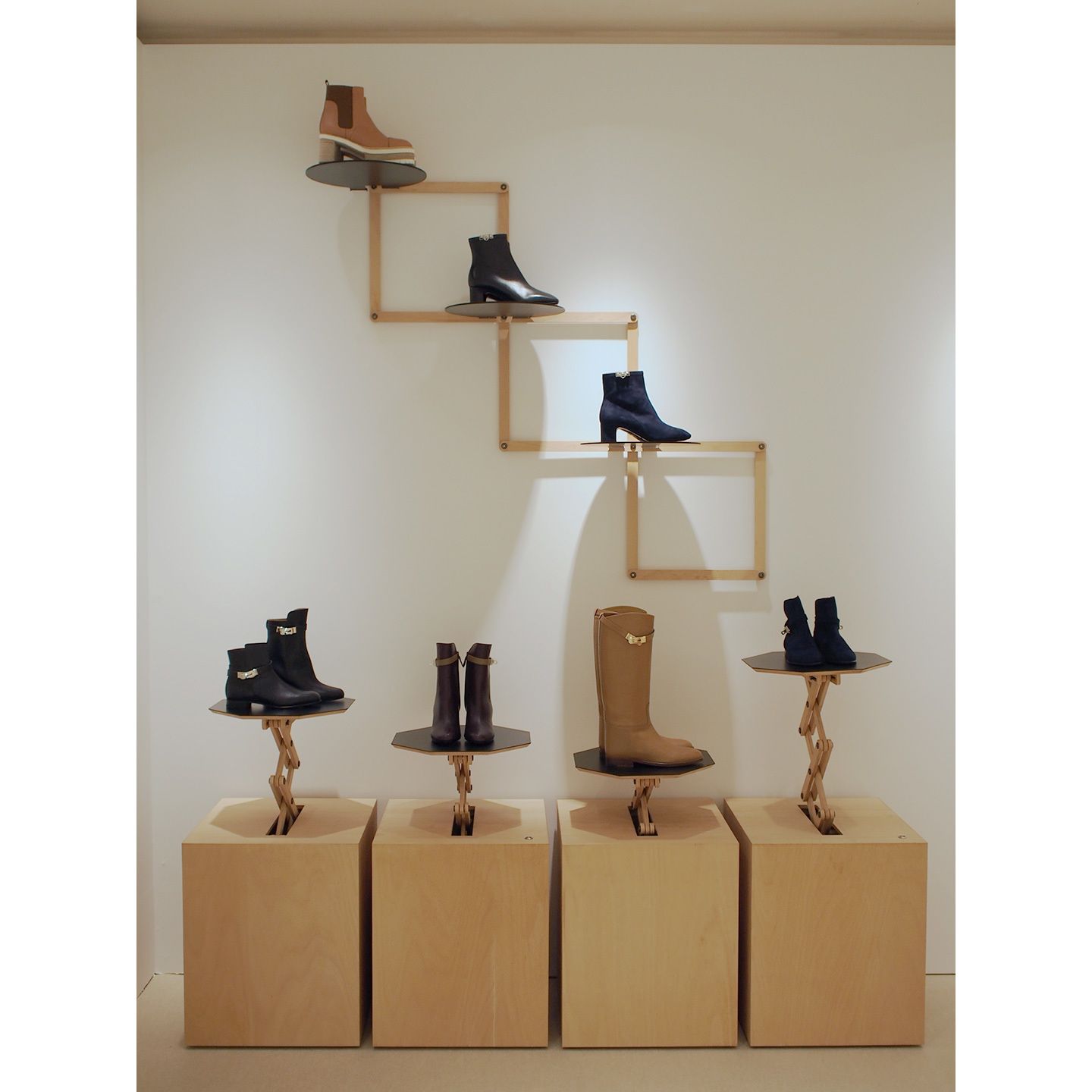 伊勢丹新宿店のエルメス期間限定ブティック「SHOE me THE WAY」に登場するブーツ。これでも一部!
