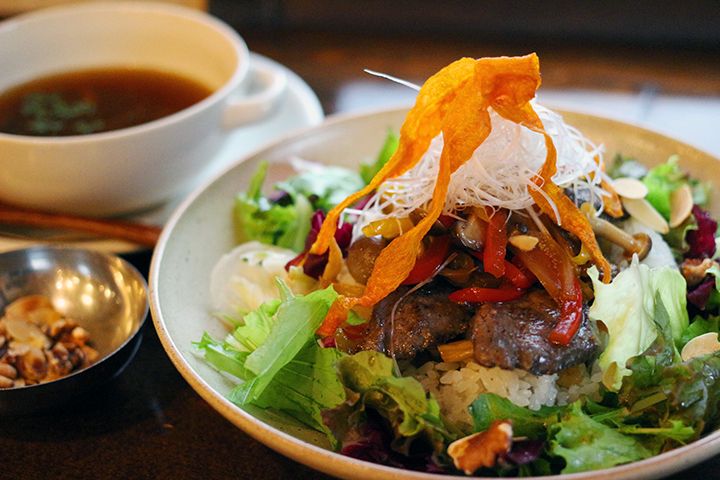 イズシカ丼 ¥1,450(税抜)※ランチのみの提供
