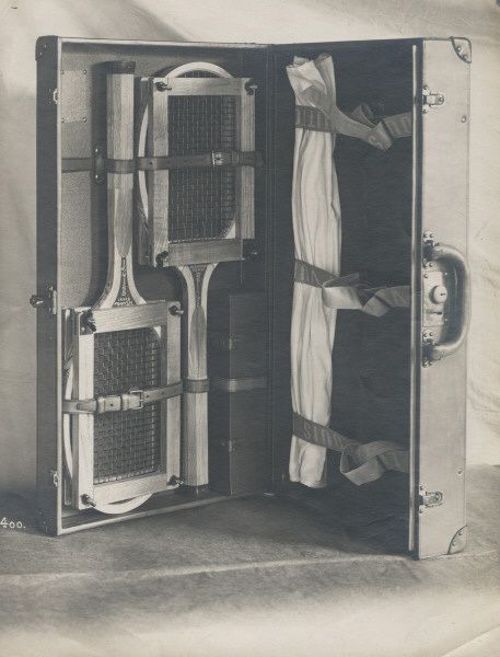 1920年代ごろ製作された、ルイ・ヴィトンのテニスラケットケース ©ARCHIVES LOUIS VUITTON MALLETIER