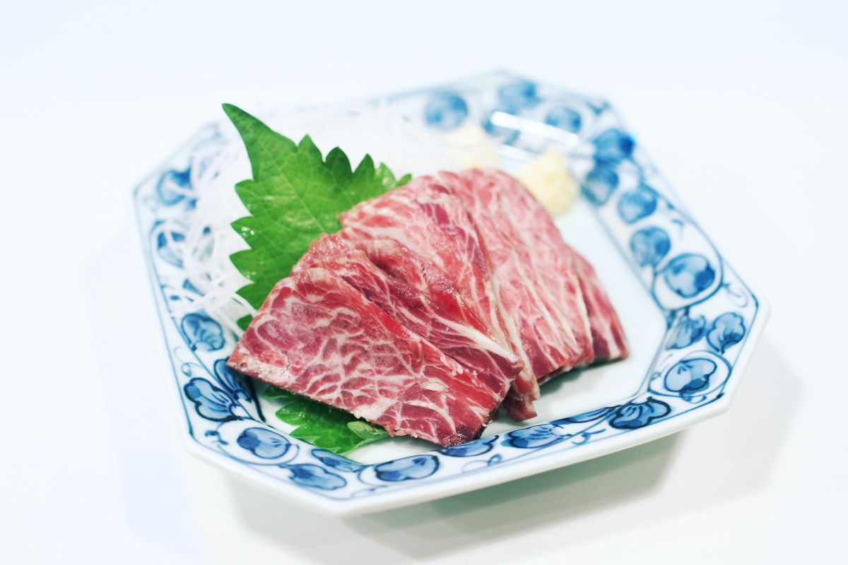 きれいにサシが入った熊本馬刺