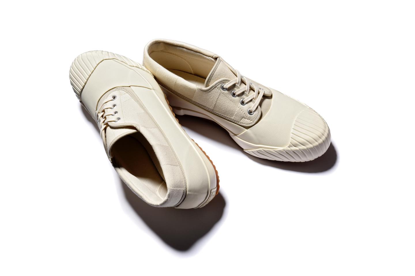 スニーカー¥79,000(フェンディ ジャパン)