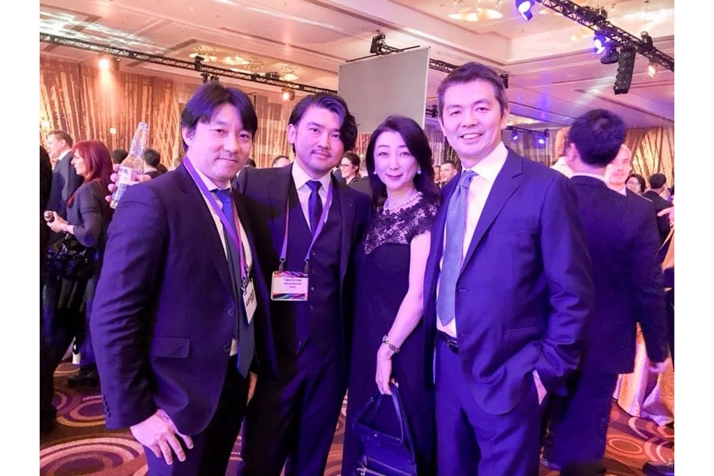 出張中の社内パーティーの様子