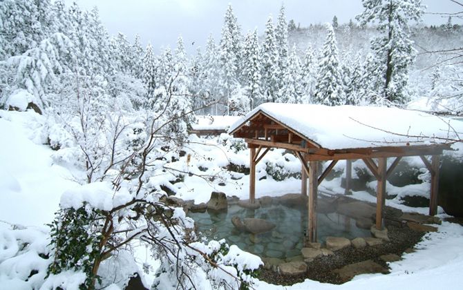 絶景を独り占めできる新潟県・長生館 五頭緑水庵、露店風呂