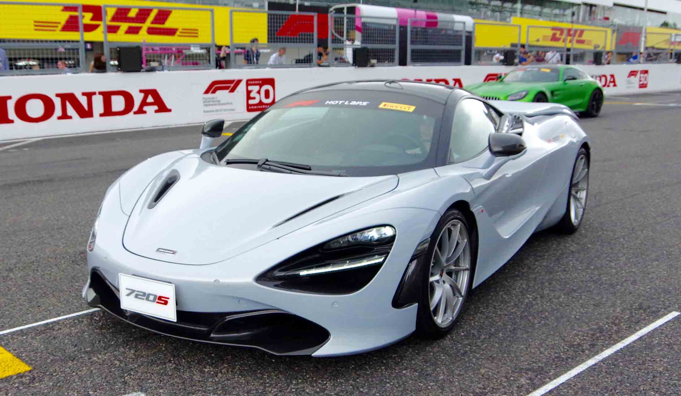 ホットラップでランド・ノリスが自らステアリングを握ってくれたマクラーレン「720S」。今夏、デリバリーが始まったばかりのスーパーカーだ。現在受注を受付中だが希少性が高く、完売必至。気になっている人は早めの検討がおすすめ。¥33,988,000~(税込)
