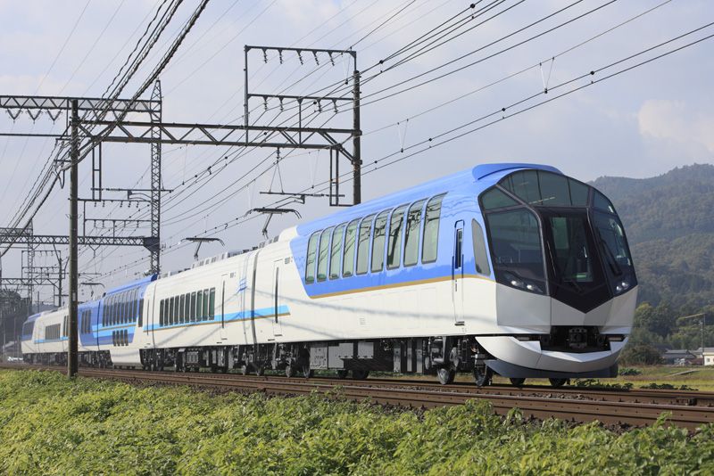 大阪、京都、名古屋と伊勢志摩地域を結ぶ、近畿日本鉄道「観光特急しまかぜ」。