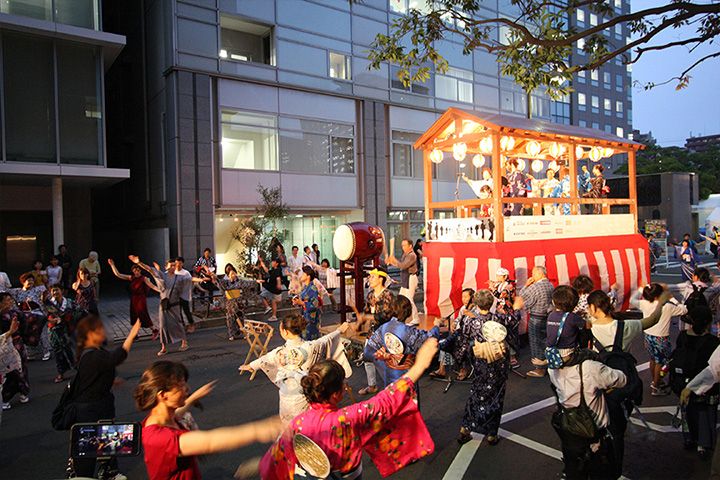 短冊記入や飾り作成体験、盆踊りなど参加体験型のプログラムも充実の「おまつり広場」