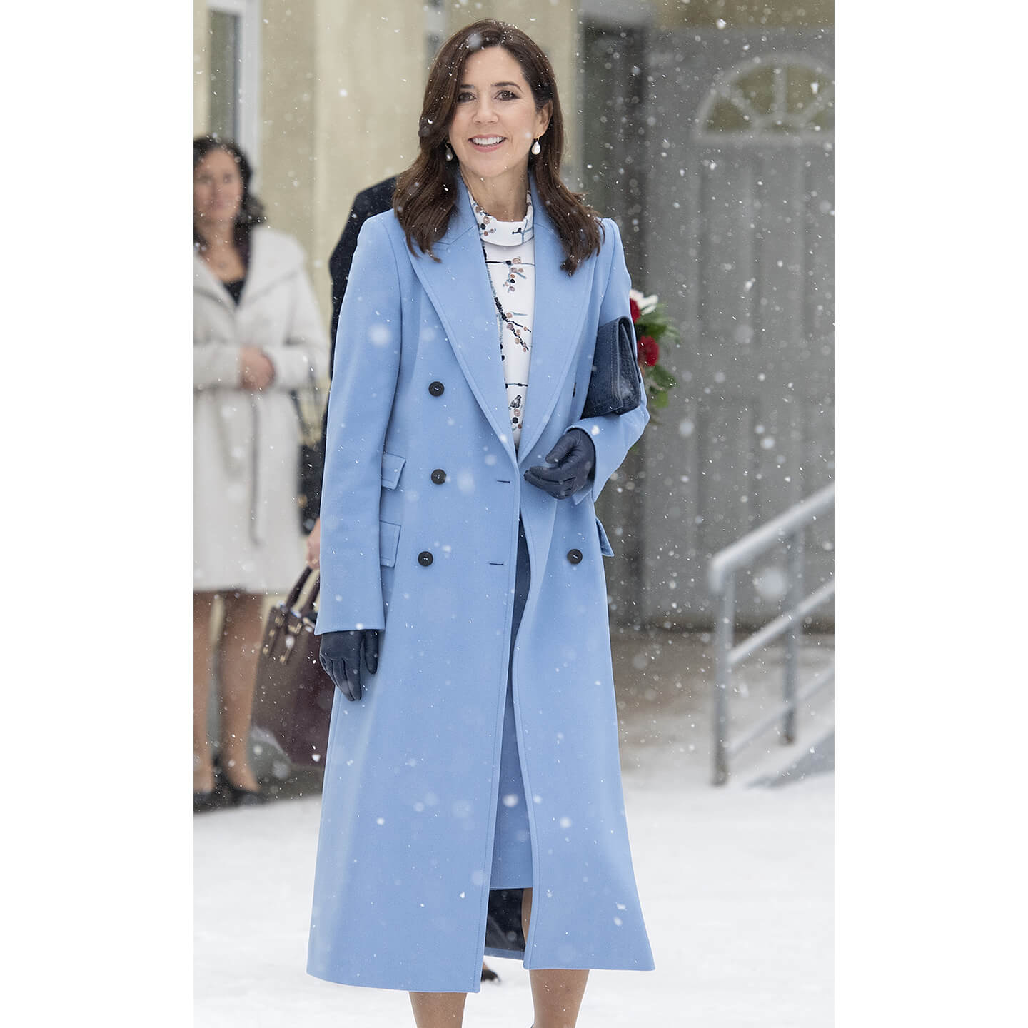 ネイビーのグローブを取り入れたコーディネートのPrincess Mary(メアリー皇太子妃)