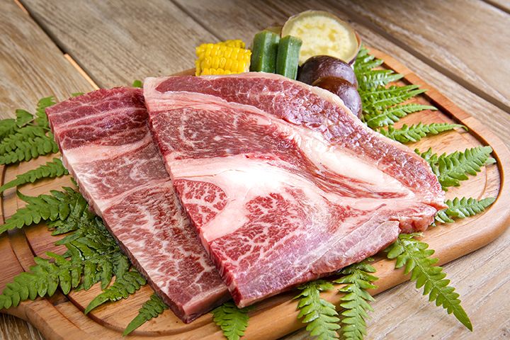 仲間と楽しみながらバーベキューができる「プレミアムキャビン」