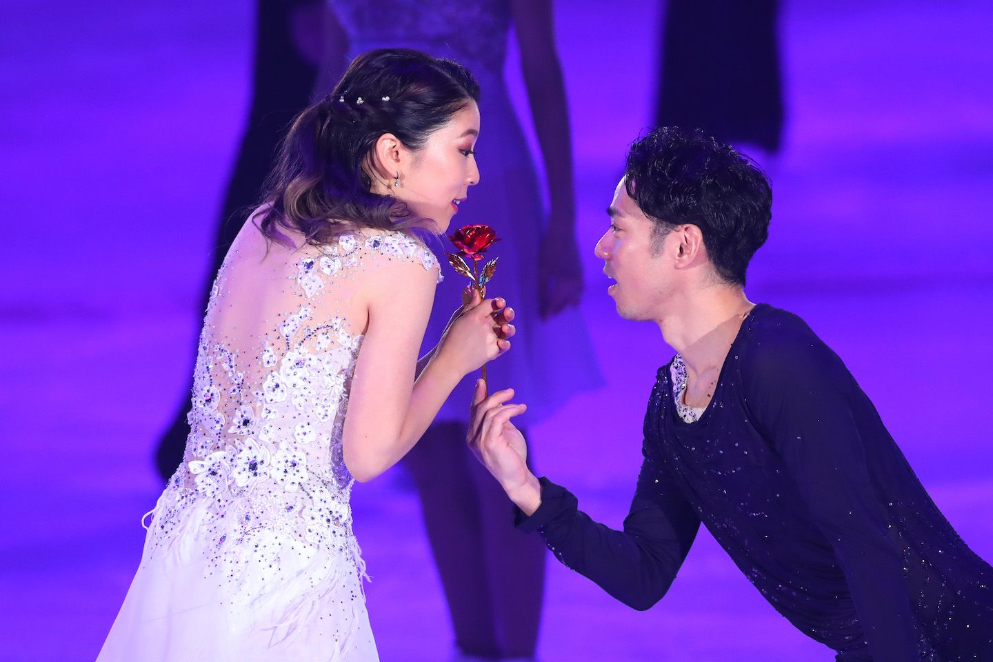 『美女と野獣』では、村元選手に赤いバラを渡す演出も。写真:長田洋平/アフロスポーツ
