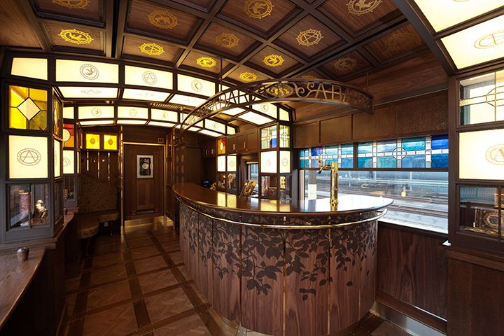地酒などのドリンクが楽しめる「A-TRAIN BAR」