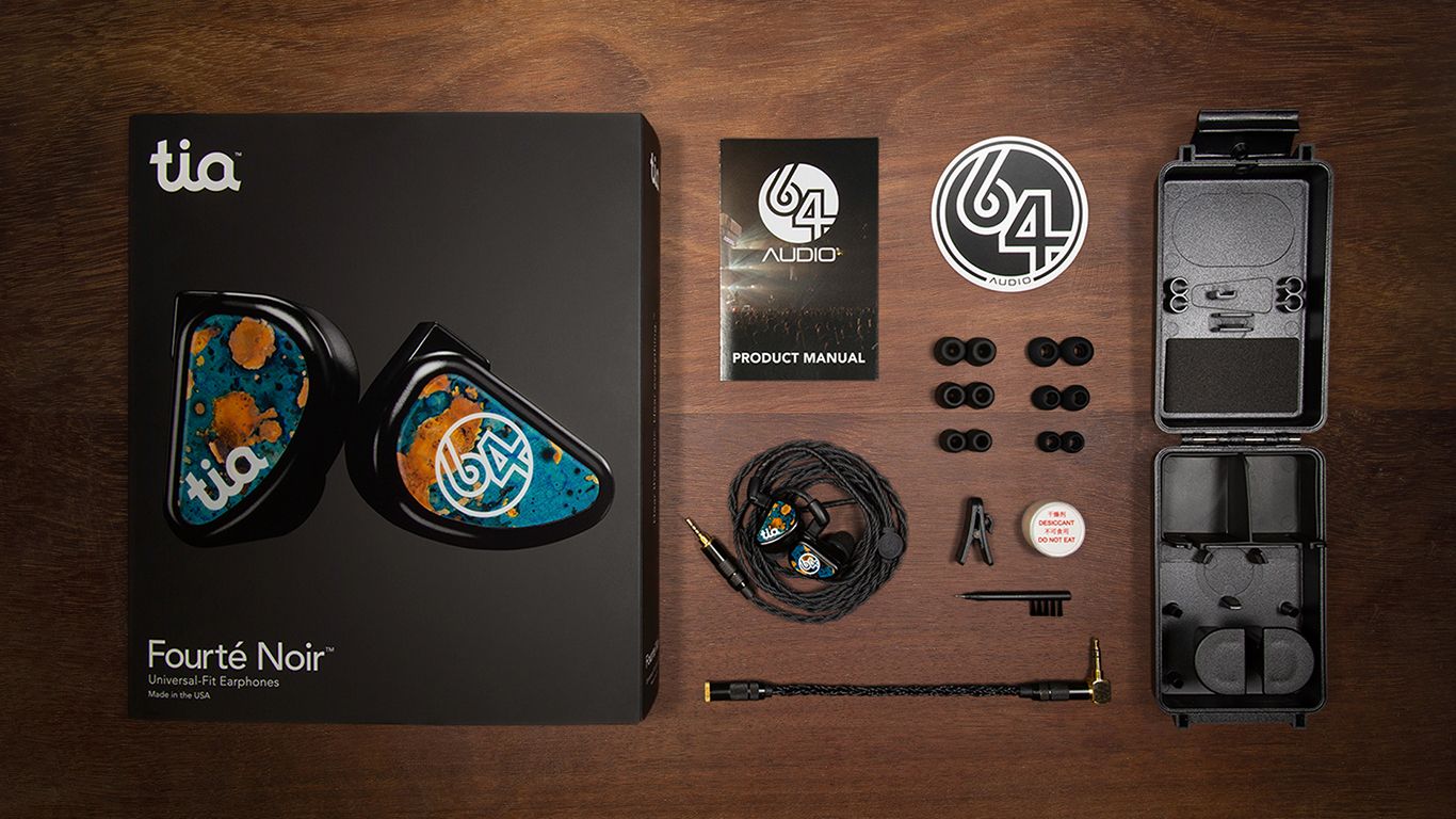 64 Audio パーソナライズプロテクティヴケース、クリーニングツール、シャツクリップ、トゥルー フィデリティーイヤーチップ(S,M,L)、シリコンイヤーチップ(S,M,L)、2.5mmバランスド 8ブレイデッド プレミアムケーブル、2.5mm アダプター to 3.5mmアングレッドコネクターなど付属品も充実。
