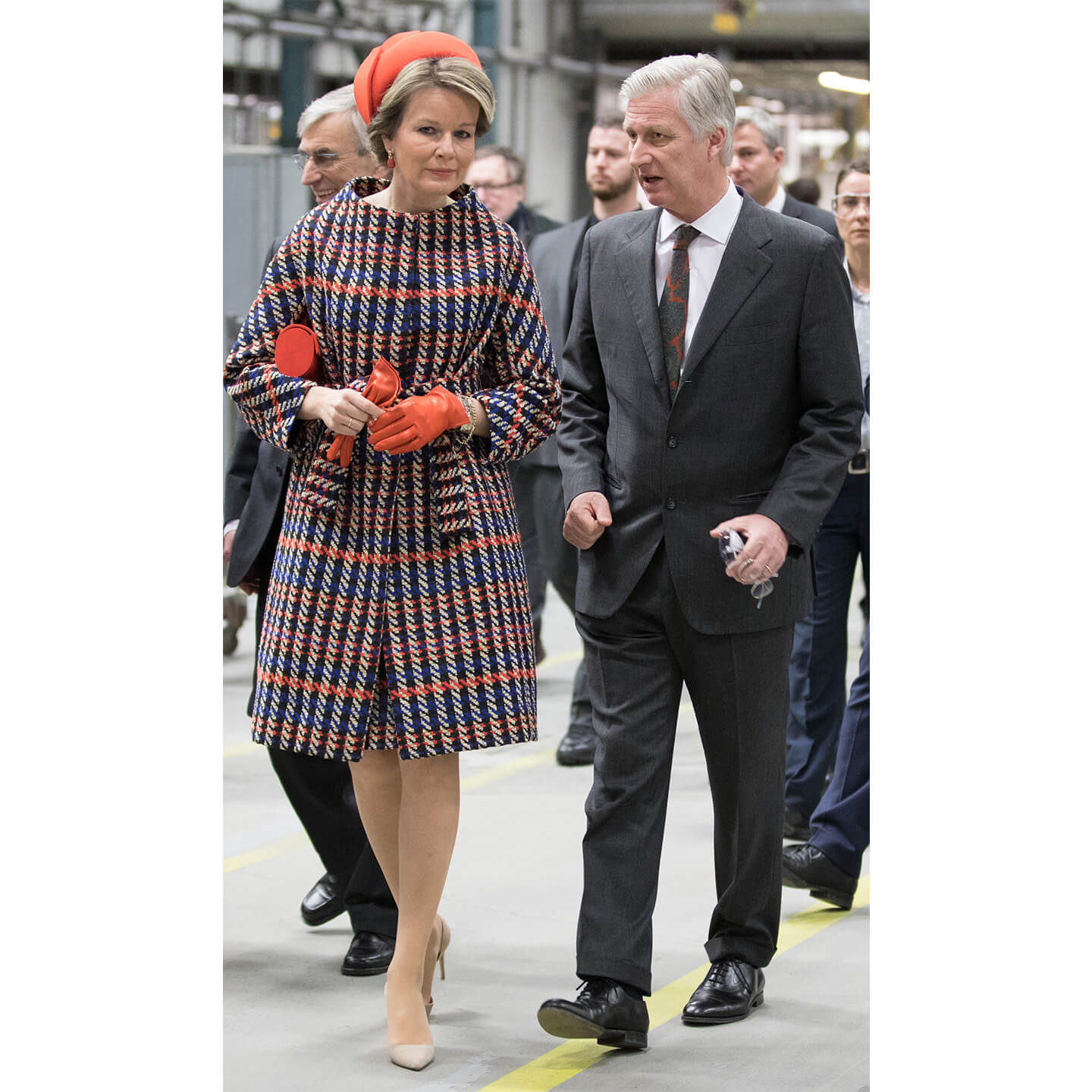 オレンジ色のグローブと取り入れたコーディネートのQueen Mathilde(マチルド王妃)
