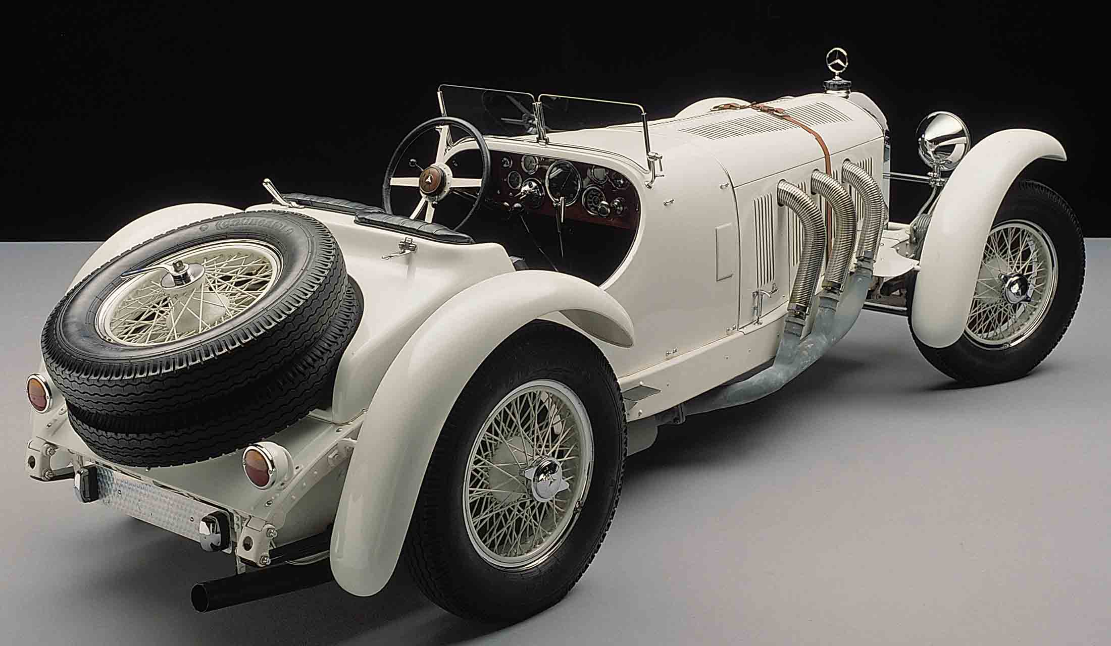 SSKは1928〜32年にかけて生産され、その数は40台に満たない。アニメの設定ではエンジンをフェラーリ製V12に換装したことになっているが、果たしてエンジンルームに収まるのだろうか!?©Daimler AG