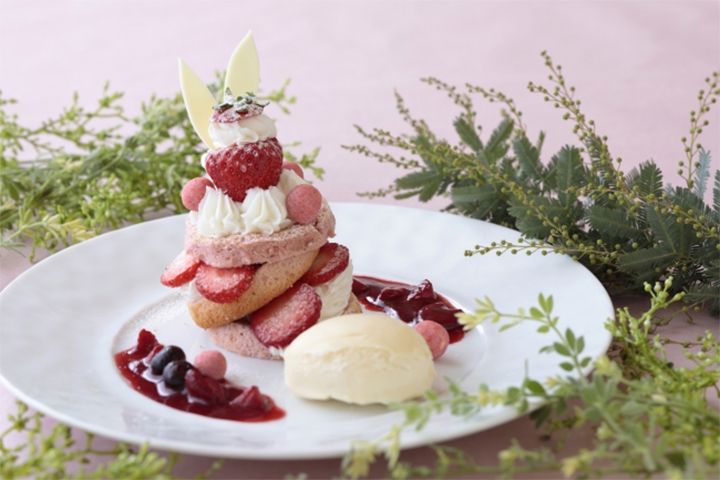 かわいいうさぎのデザート「Berry Rabbitのシフォンケーキ」(リーガロイヤルホテル京都)(¥1,320)