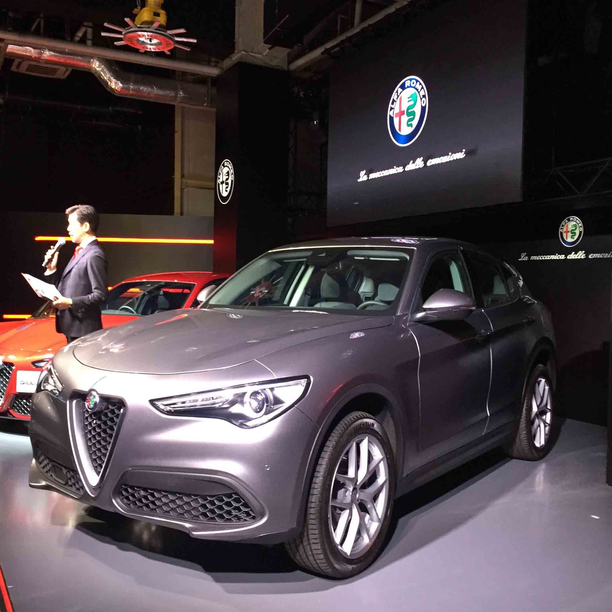 メディアを招いての発表会では、サプライズとして、ジュリアをベースに開発された新型SUV、ステルビオも披露された。初代の歴史をなぞるように、2代目ジュリアにもさらなるバリエーションが追加されるのは間違いない。