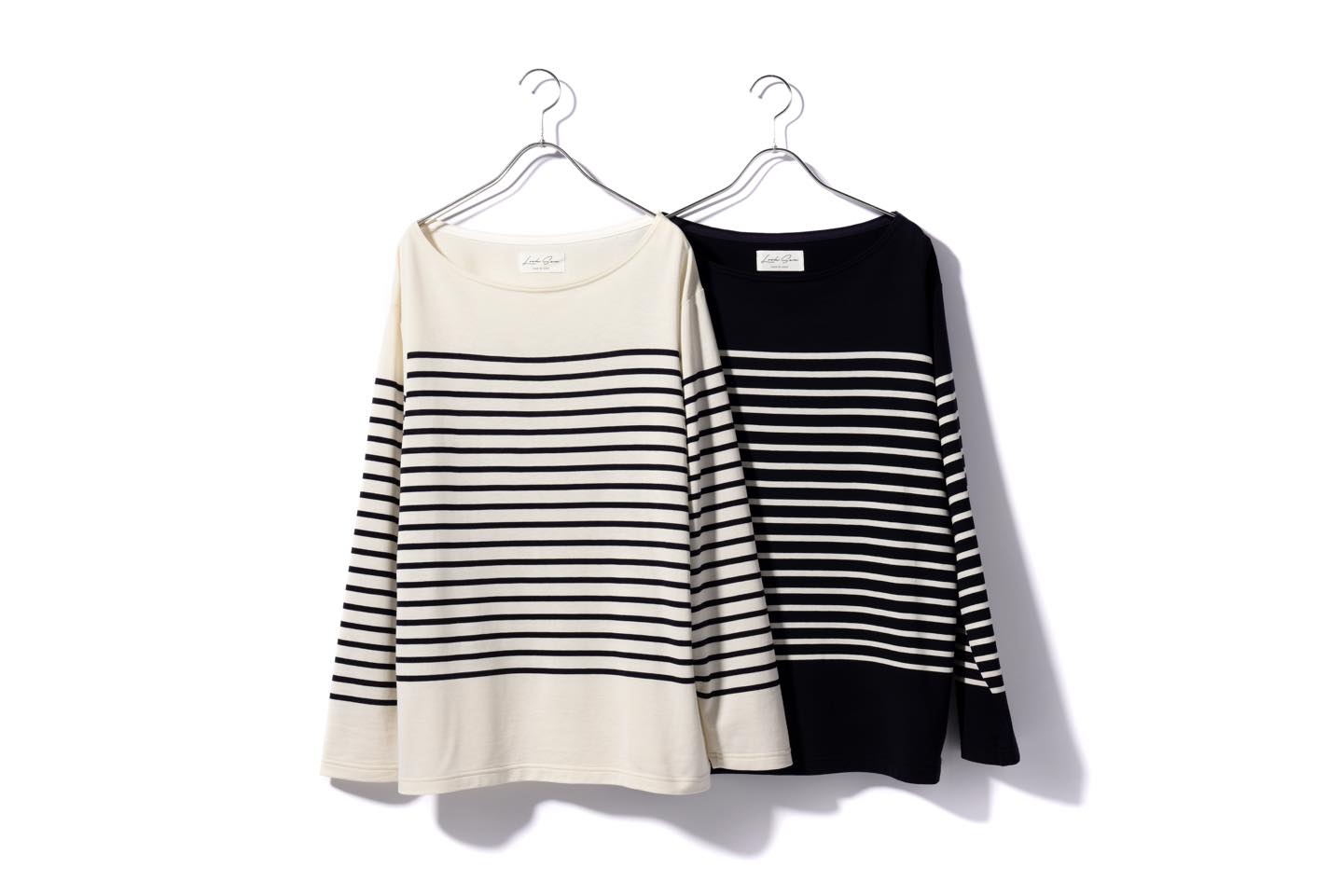 シルク62%・コットン38%。カットソー各¥26,800(ジェムプロジェクター〈ルクシー〉)